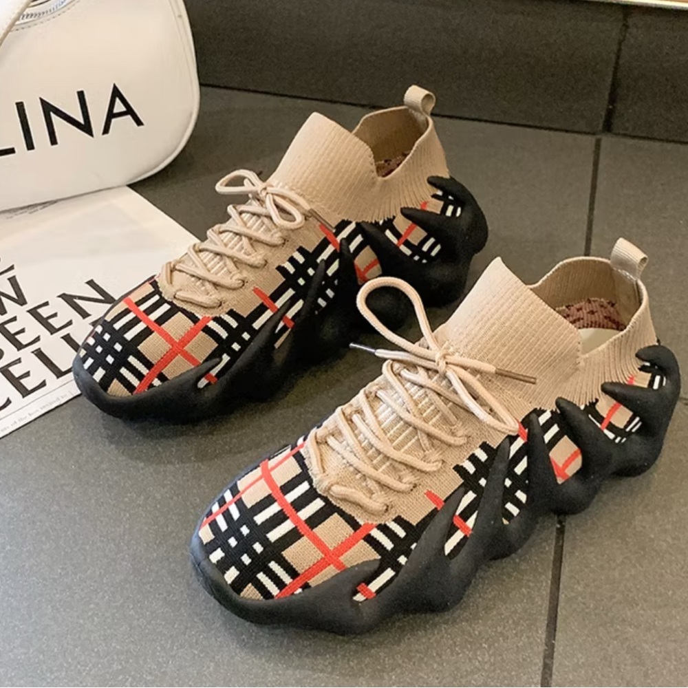 Plaid Patterned Women's Sneakers with Wild sole.NWOT
